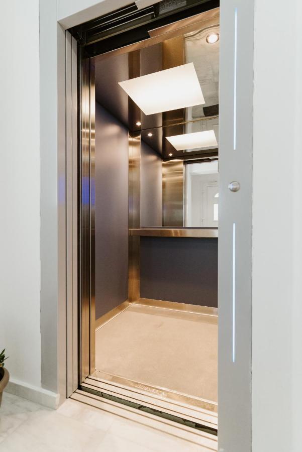 Blue And White Luxury Suites Nea Kallikrateia Bagian luar foto