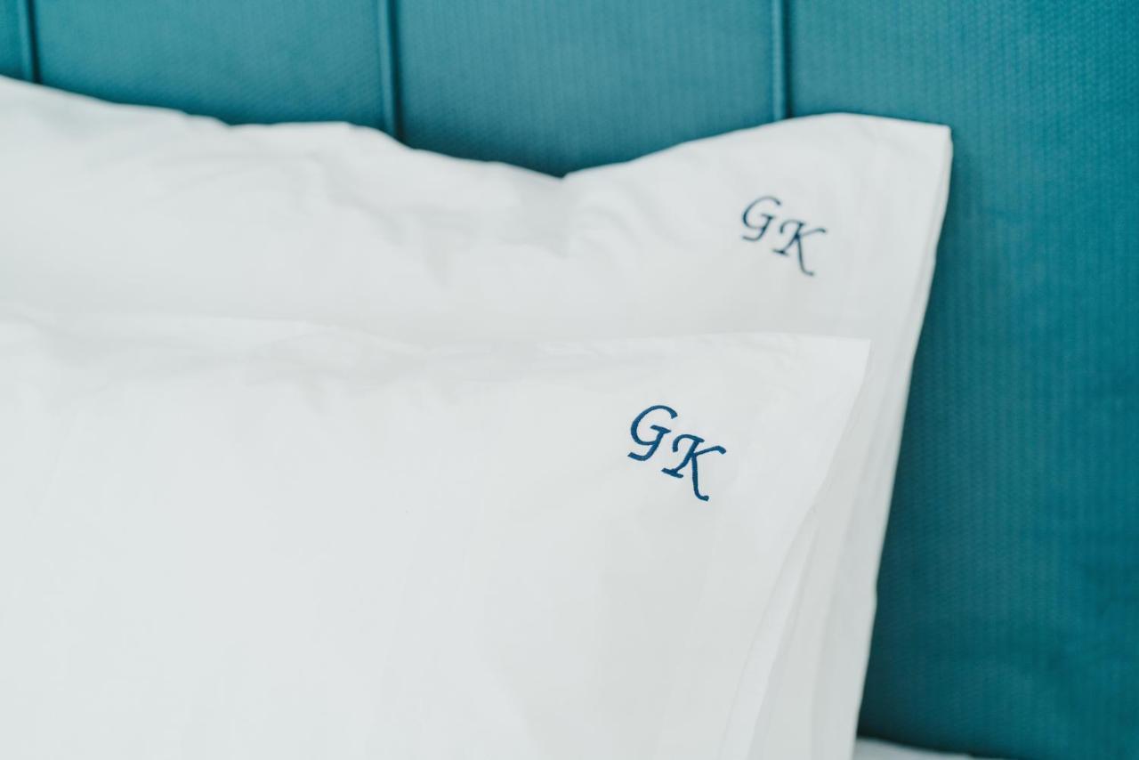 Blue And White Luxury Suites Nea Kallikrateia Bagian luar foto