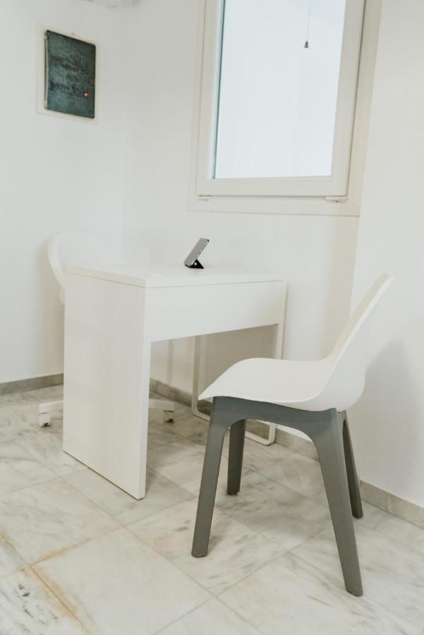 Blue And White Luxury Suites Nea Kallikrateia Bagian luar foto