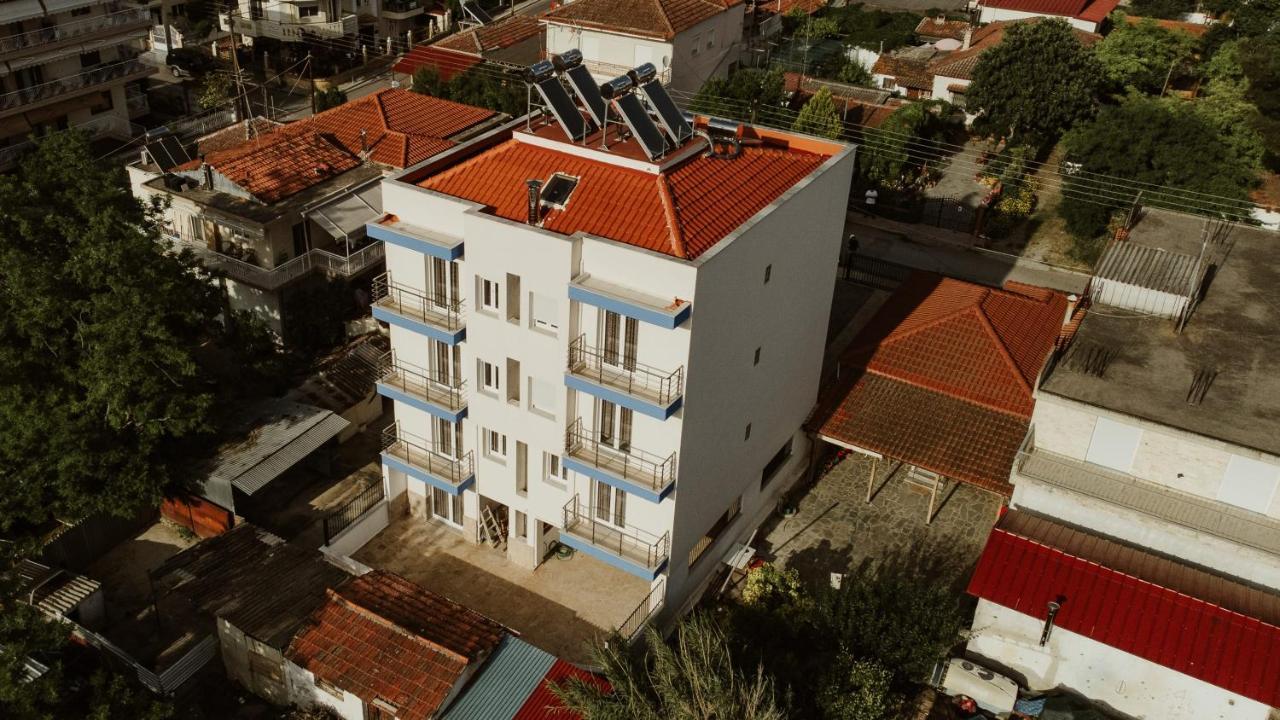 Blue And White Luxury Suites Nea Kallikrateia Bagian luar foto