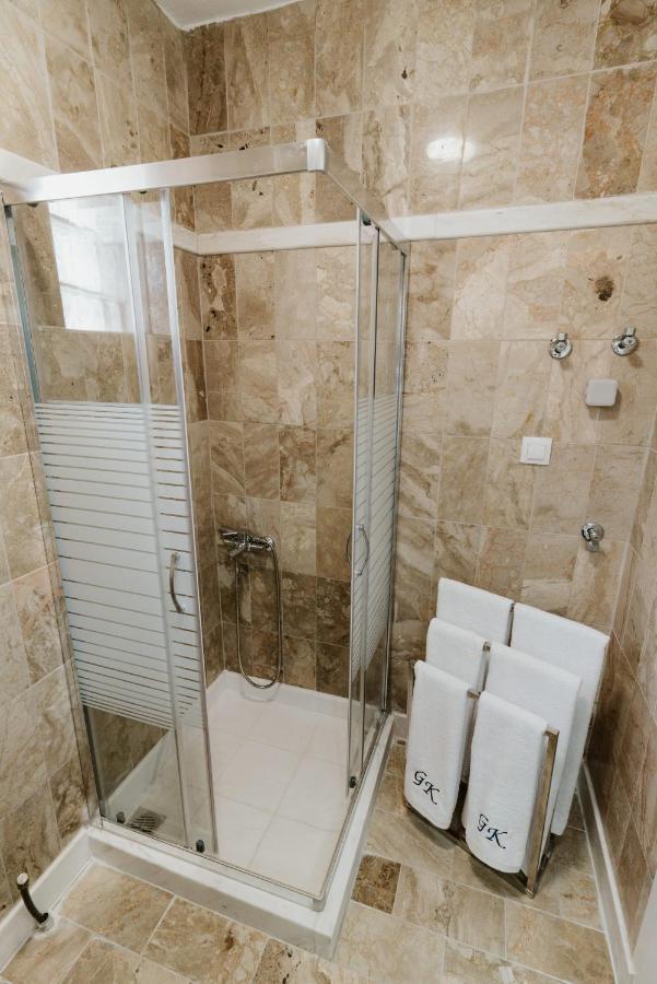 Blue And White Luxury Suites Nea Kallikrateia Bagian luar foto