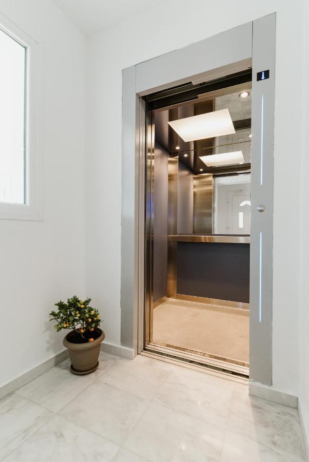 Blue And White Luxury Suites Nea Kallikrateia Bagian luar foto