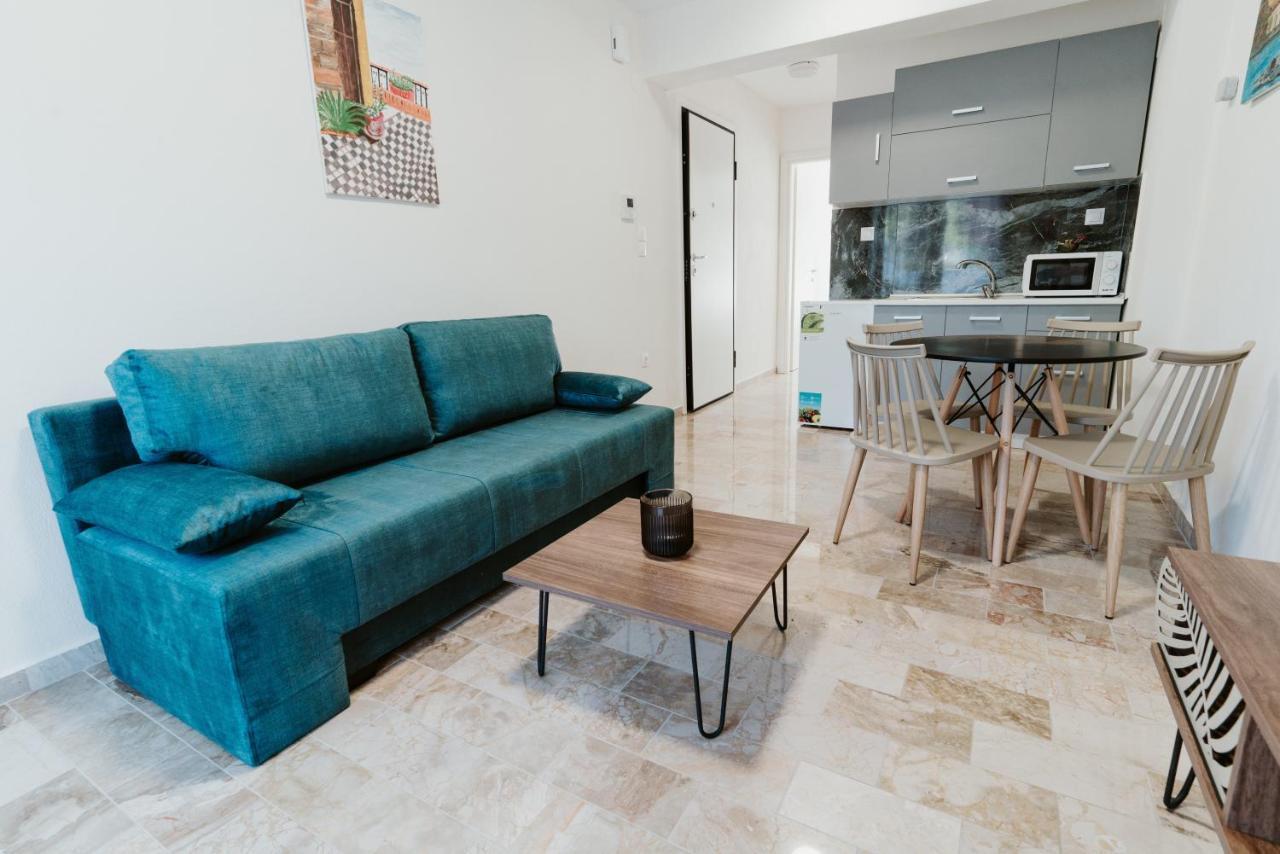 Blue And White Luxury Suites Nea Kallikrateia Bagian luar foto
